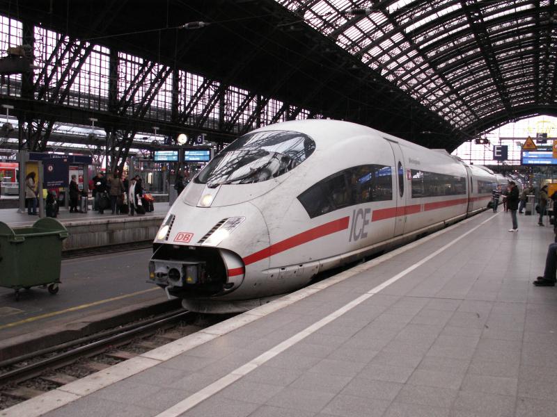 Train ICE en gare