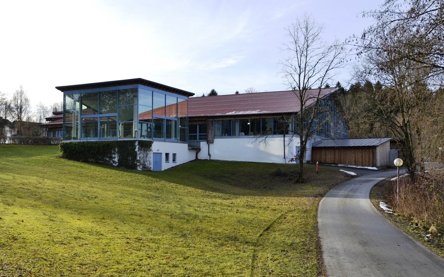 File:Sonnen-Therme in Eging a.See.jpg