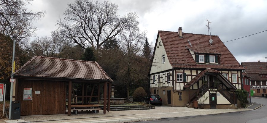 File:Aspach-Rietenau Bushaltestelle 2024-11-26MTh2.jpg