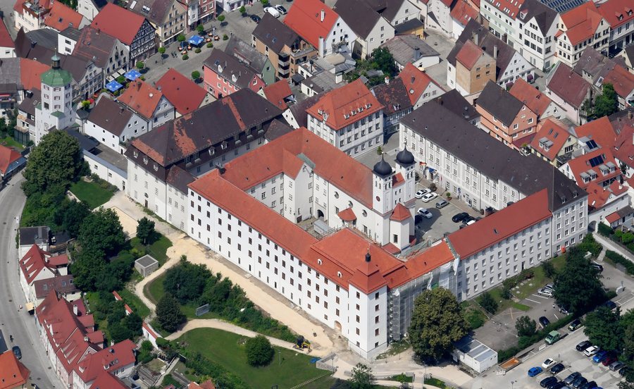 File:Aerial image of the Markgrafenschloss Günzburg (view from the south).jpg