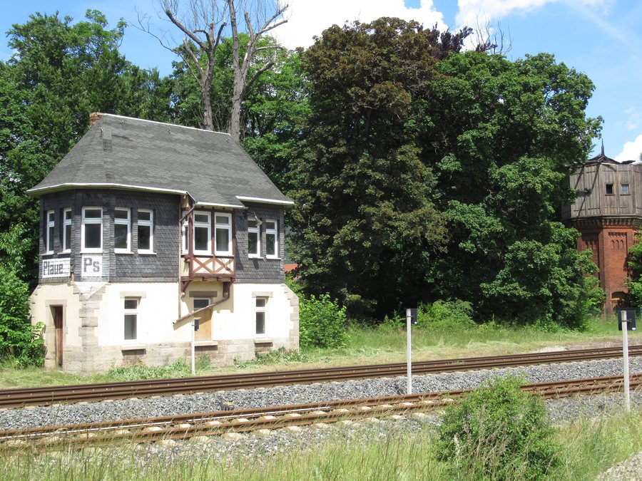 File:Bahnhof Plaue (Thür) 2.jpg