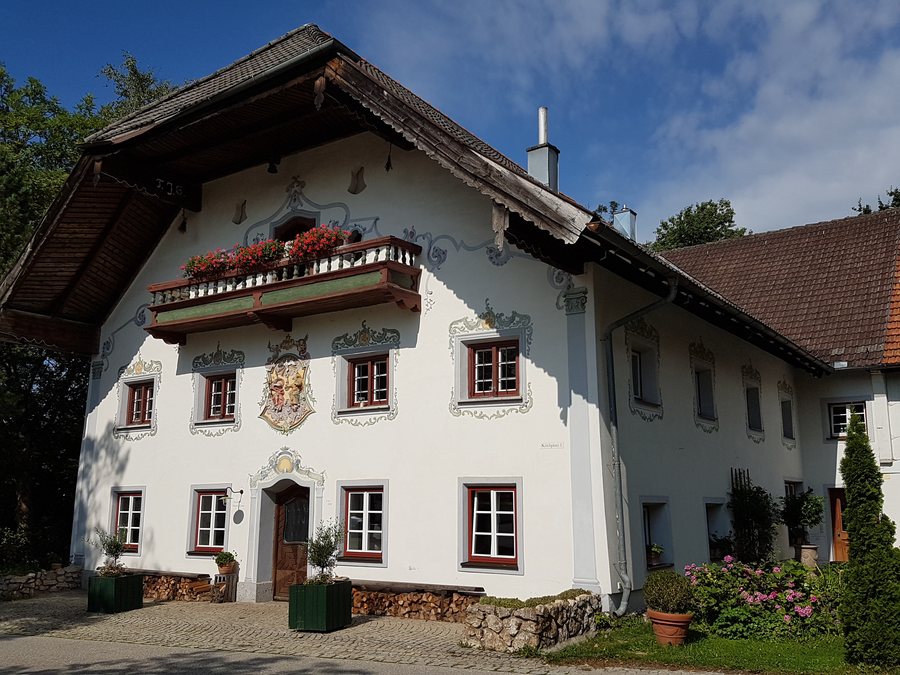 File:Kirchplatz 1 Surberg 1.jpg
