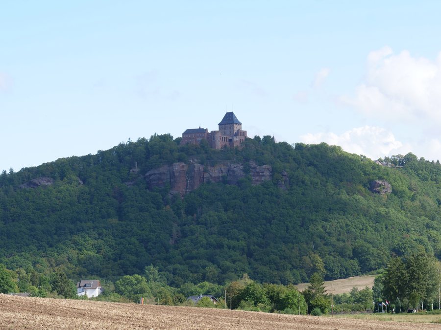 File:Burg Nideggen from valley 01.jpg