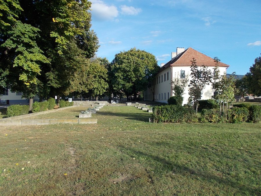 Musée de Pásztó et jardin de ruines sur la place du Musée