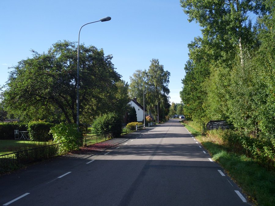 Rue Gummegatan au centre d'Eneryda, Suède