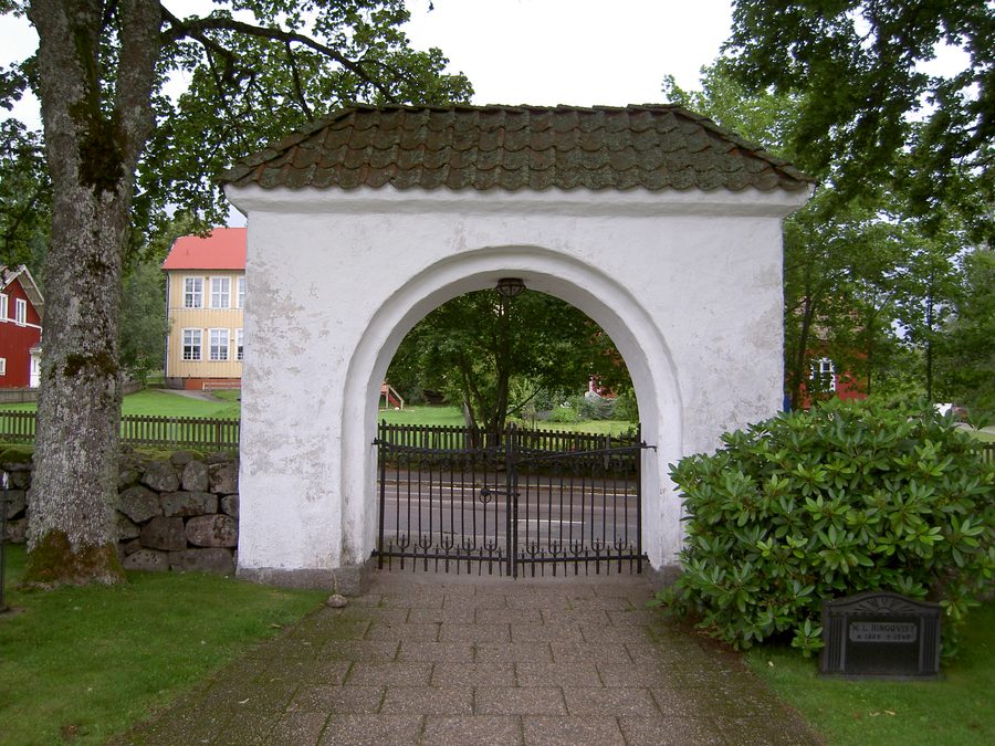 Portail d’église occidental à l’église de Mölltorp