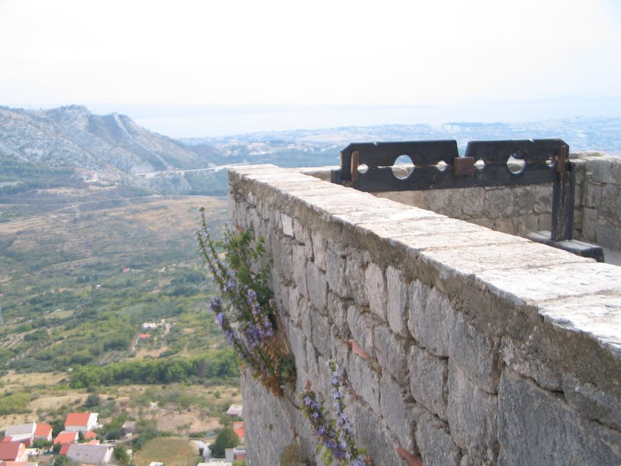 Vue depuis la forteresse de Klis sur le paysage environnant