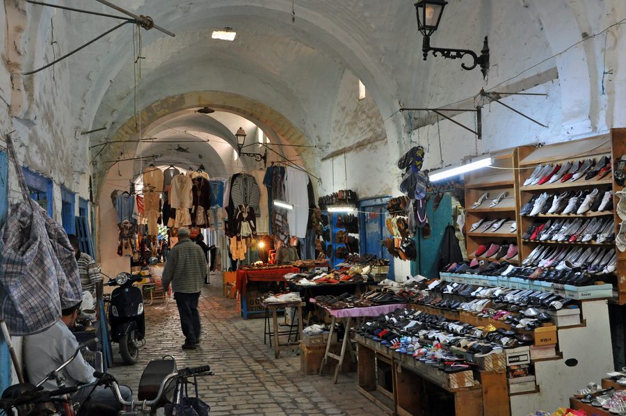 Intérieur du souk de Nabeul, Tunisie