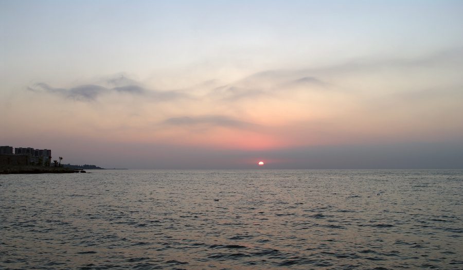 Vue matinale de la côte près d’Ayaş dans le district d’Erdemli, Mersin