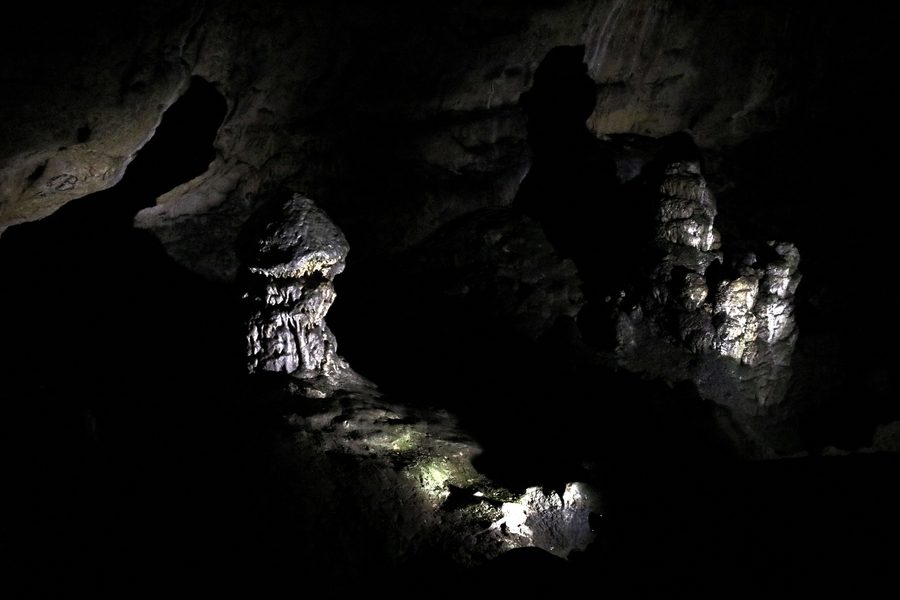 Intérieur de la grotte de Nebelhöhle à Sonnenbühl