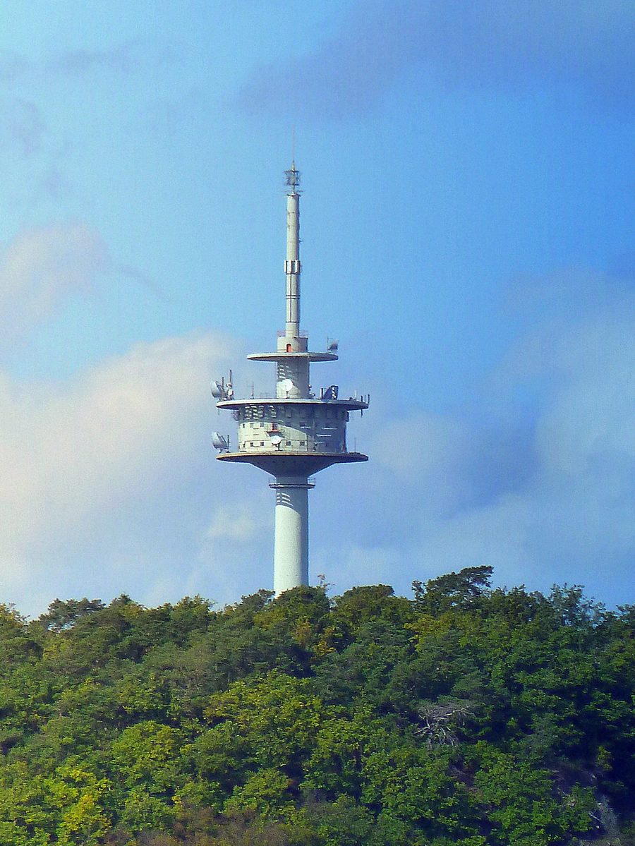 Vue depuis le Rheingrafenstein sur le pylône de télécommunications de Bad Kreuznach près de Traisen sur le Rotenfels