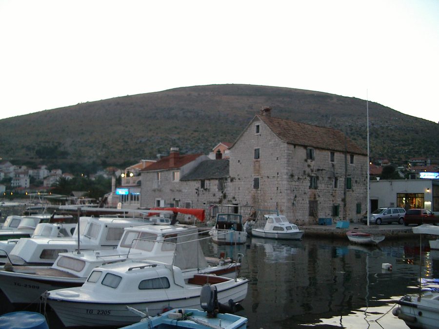 Port de Seget Donji sur la côte dalmate