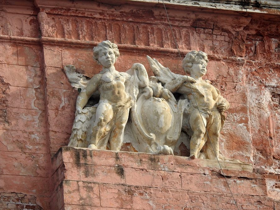 Extérieur du Jagatjit Palace à Kapurthala, un grand édifice patrimonial à l’architecture palatiale.