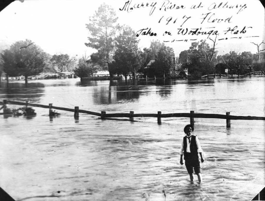 Le Murray River en crue sur les plaines d’Albury et de Wodonga en 1917