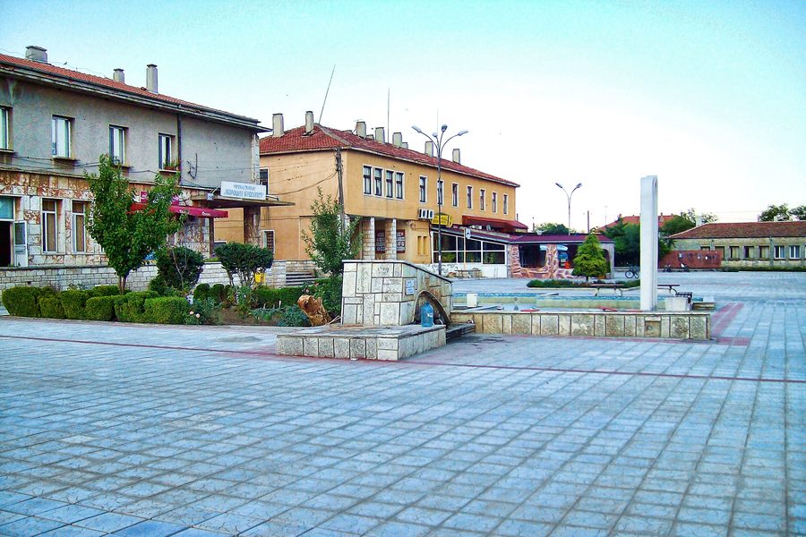 Place centrale de Balgarevo en Bulgarie