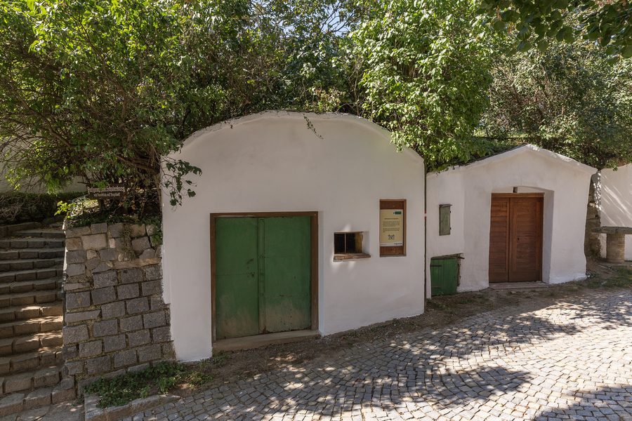 Ruelle de caves Kirchengraben à Poysdorf avec pressoirs et caves à vin