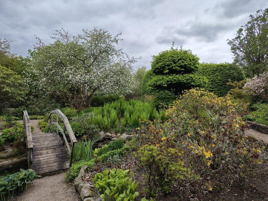Jardin botanique à Kärrhults gård à Broaryd, Suède