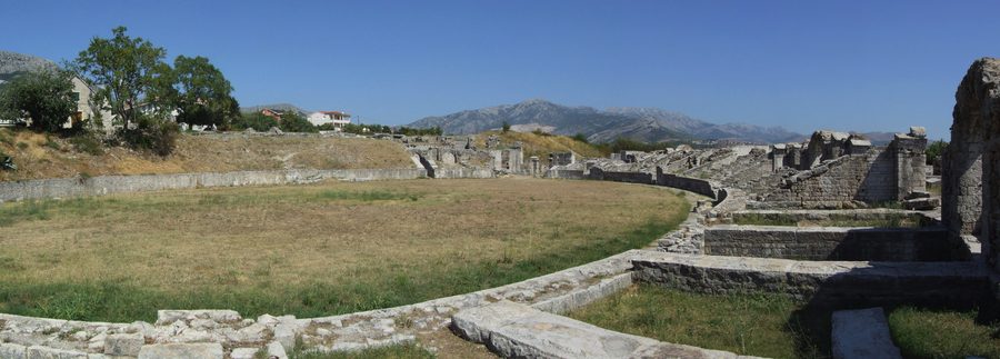 Panorama de l’amphithéâtre de l’ancienne Salona à Solin, en Croatie