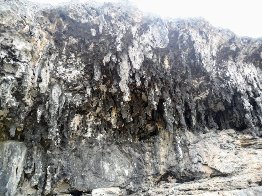 Paysage de grottes dans le parc national d’Arikok près de Santa Cruz à Aruba