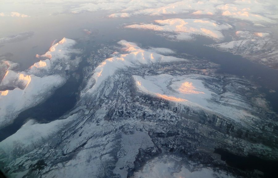 Vue aérienne de l’Ofotfjorden et de l’ancienne zone de Ballangen, dans le nord du Nordland, en Norvège