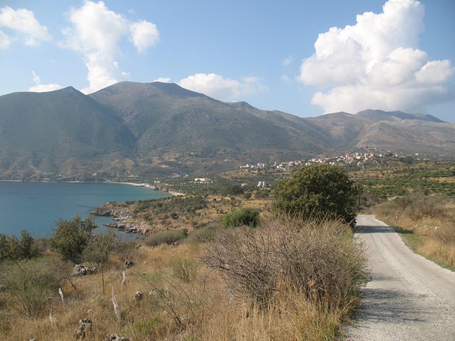 Vue sur la baie de Skoutari dans la Mani orientale
