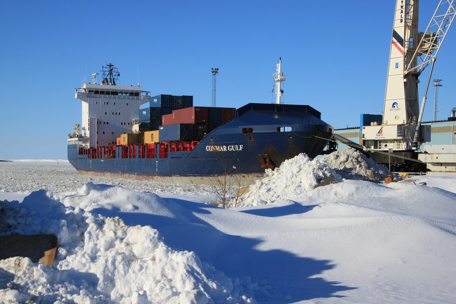 Conmar Gulf en cours de chargement dans le port de Kemi, Finlande