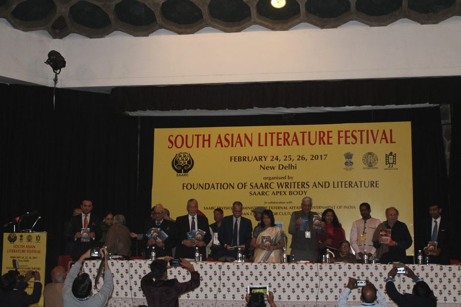 Des personnes au South Asian Literature Festival.
