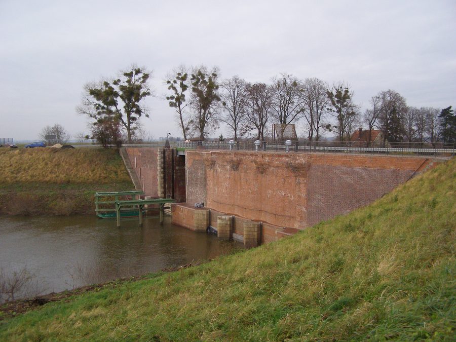 Écluse de Biała Góra sur la Nogat avec paysage environnant