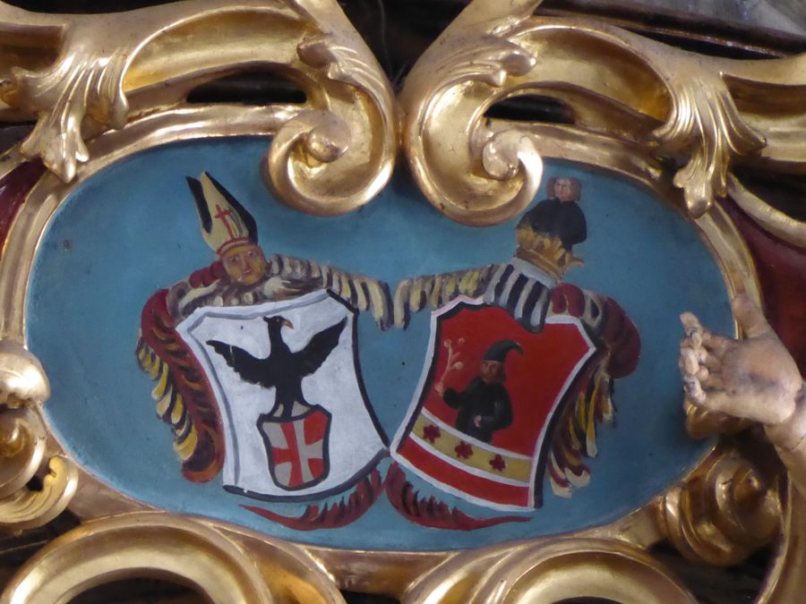 Détail de l’église paroissiale Saint-Florian à Wösendorf avec les armoiries du prévôt Johann Födermayr sur le maître-autel