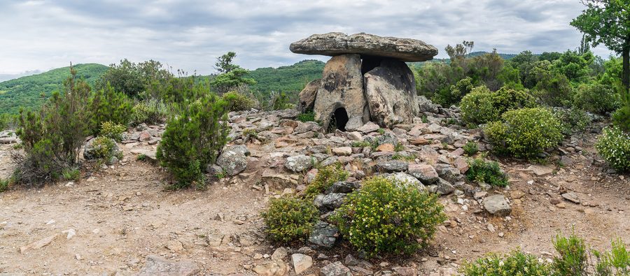 Le dolmen de Coste-Rouge dans la commune de Soumont dans l’Hérault