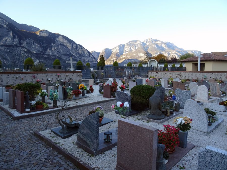 Cimetière de Nave San Rocco dans le Trentin