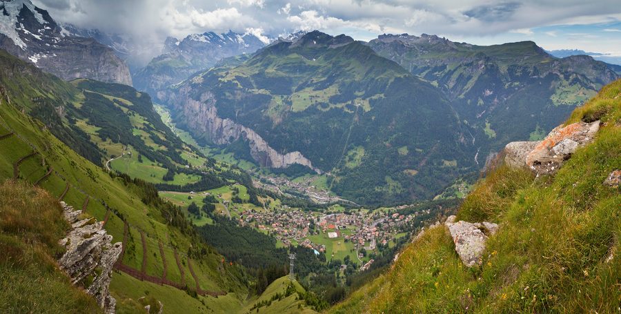 Vue depuis le Männlichen sur la vallée de Lauterbrunnen et les Alpes bernoises