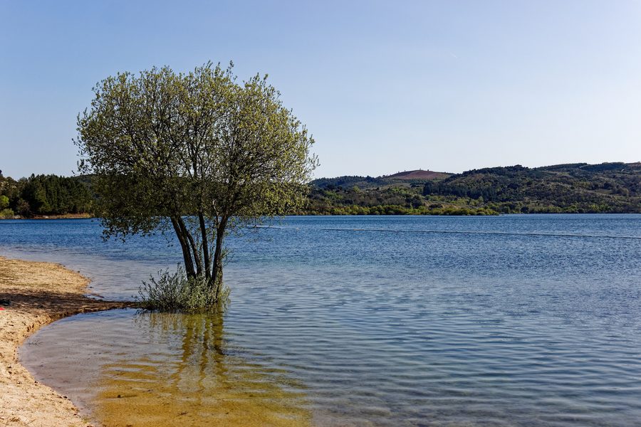 Paysage de l’Albufeira do Azibo, à Macedo de Cavaleiros