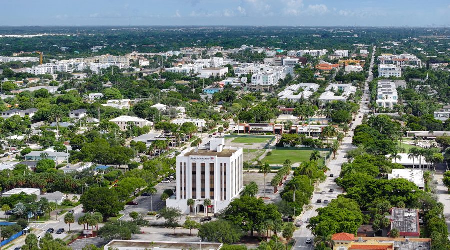 Vue aérienne du centre-ville de Delray Beach avec Federal Highway