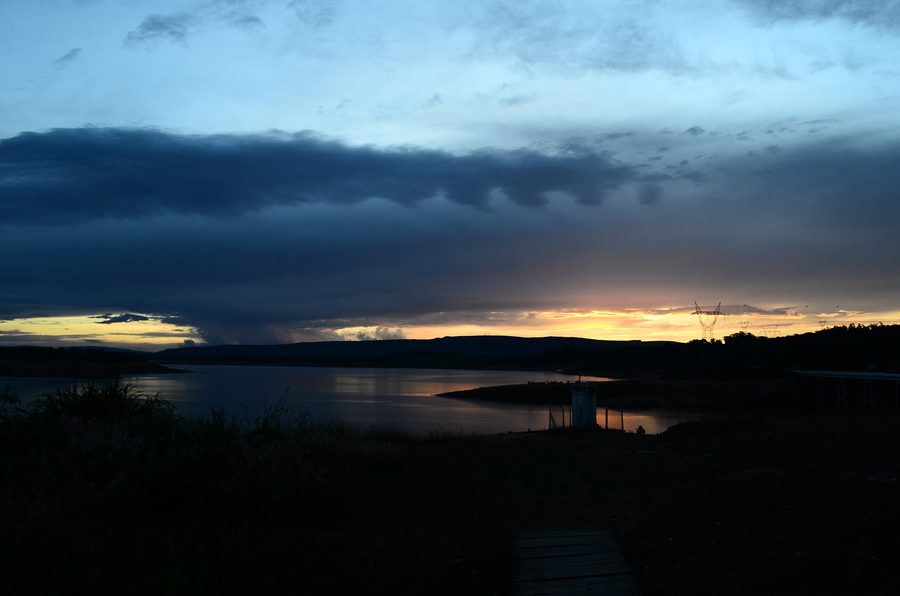 Vue sur le barrage de Furnas dans le Minas Gerais au coucher du soleil