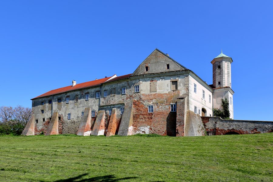 Vue ouest du château de Jedenspeigen en Basse-Autriche