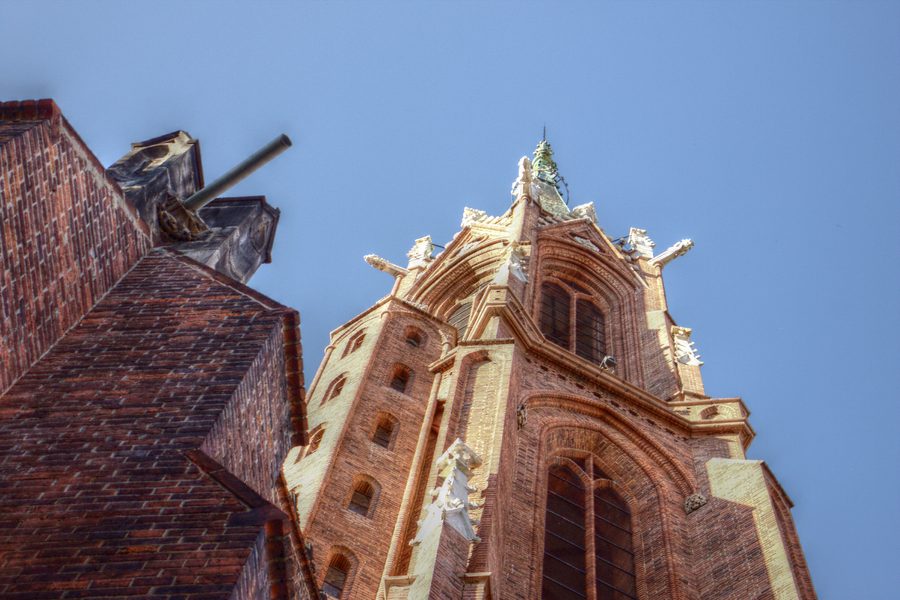 Tour principale de l’église de l’Assomption de la Vierge Marie à Bielawa, Pologne