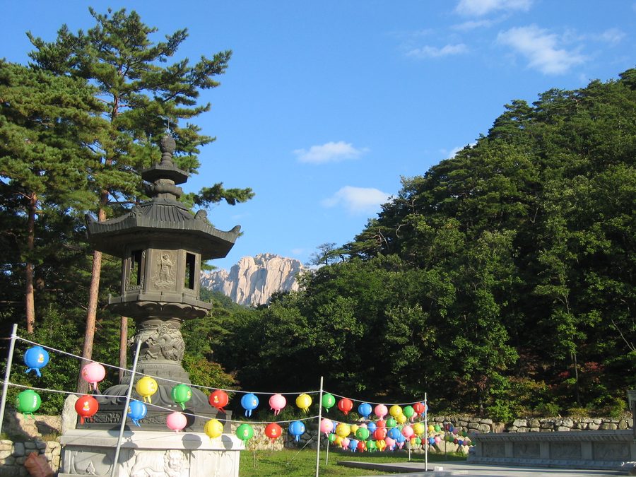 Temple de Seoraksan dans les montagnes