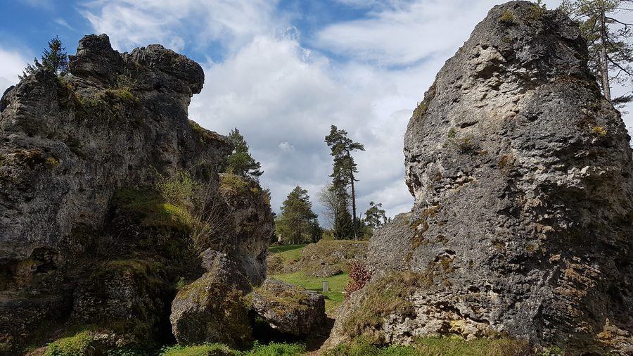 Formations calcaires dans la mer de rochers du Wental