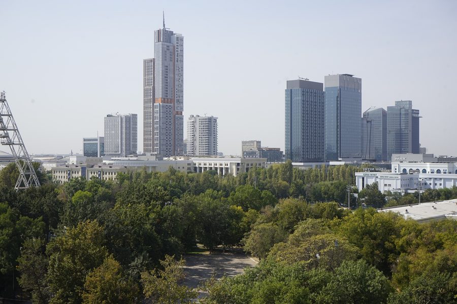 Vue sur la ville de Tachkent depuis l’hôtel Shodlik Palace
