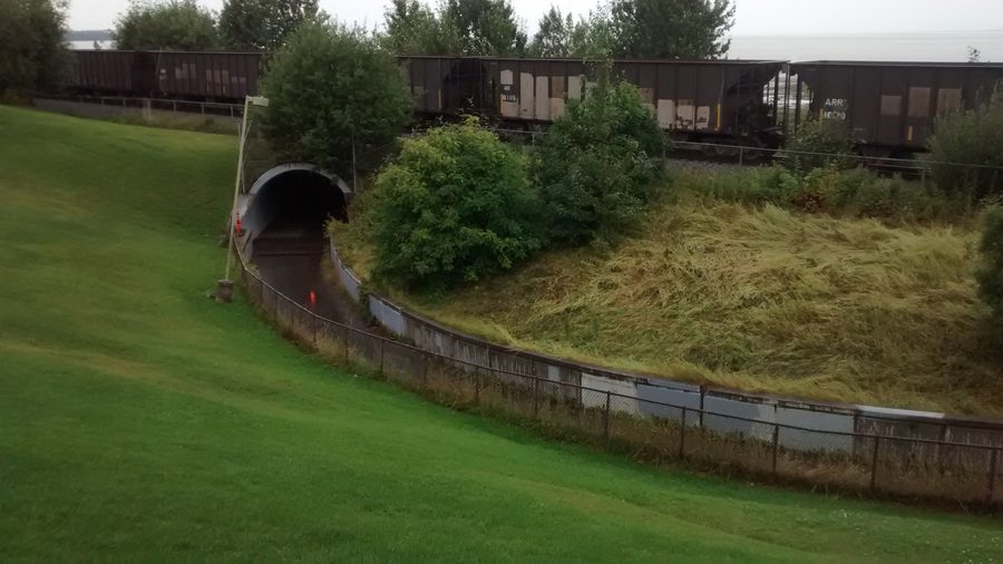 Tunnel du Tony Knowles Coastal Trail sous l’Alaska Railroad à Anchorage