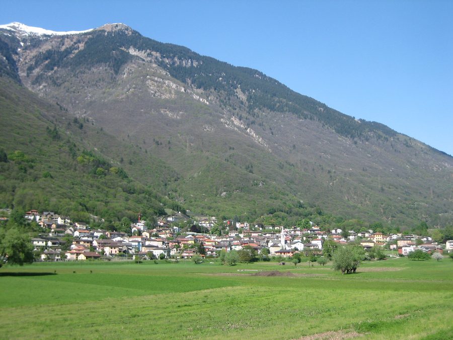 Vue du lieu de Lumino TI dans le canton du Tessin