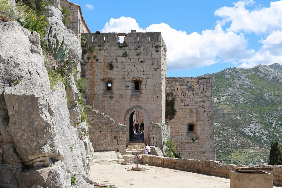 Troisième porte de la forteresse de Klis en Croatie