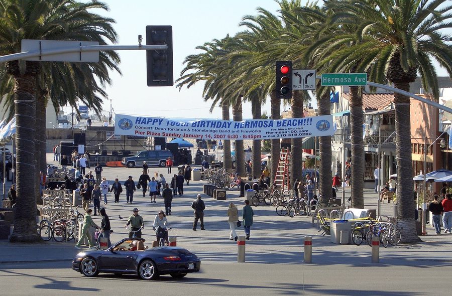 Hermosa Beach Pier Plaza et le front de mer à Hermosa Beach, Californie
