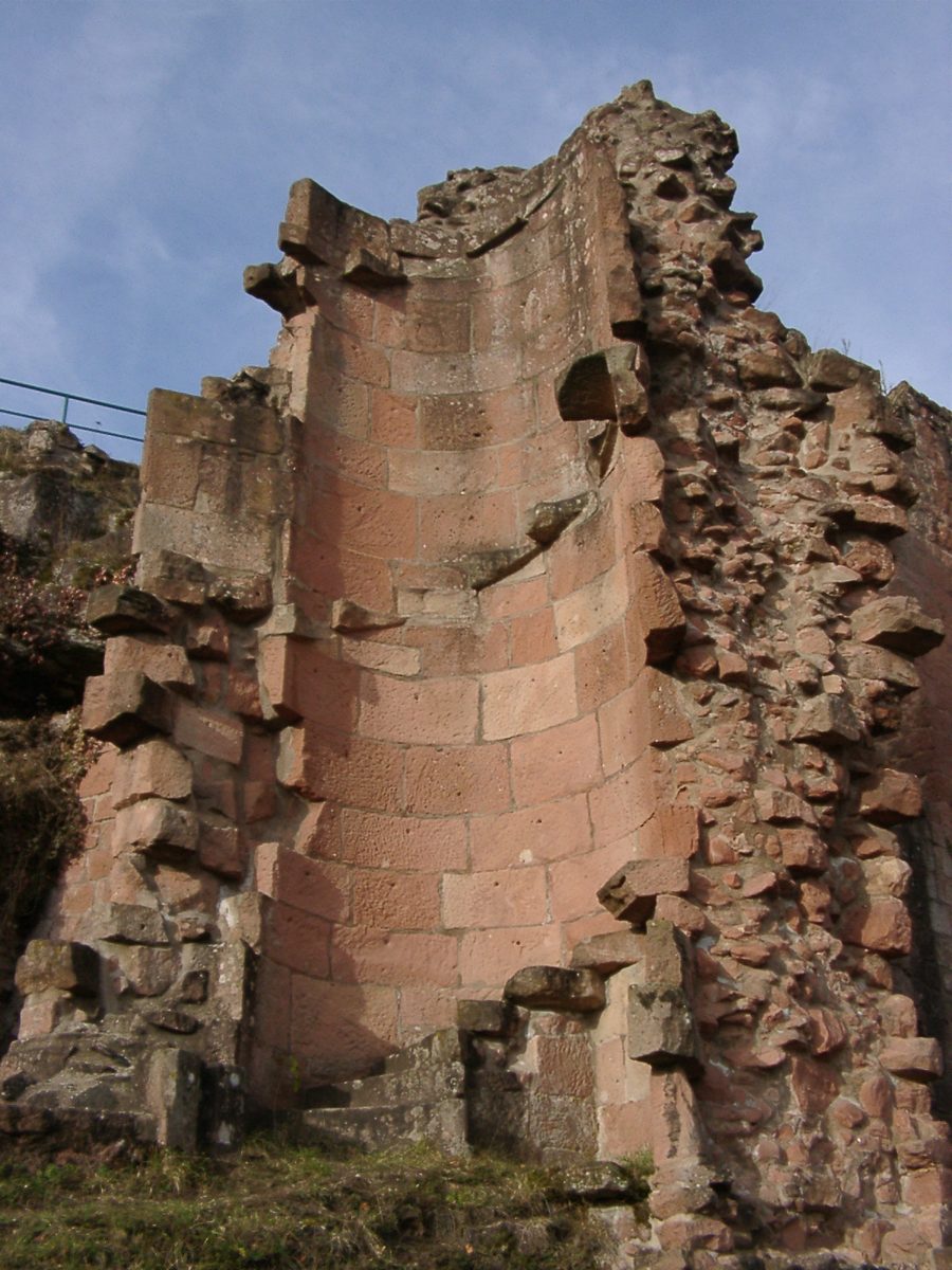 Reste des Treppenturms der Burg Neidenfels
