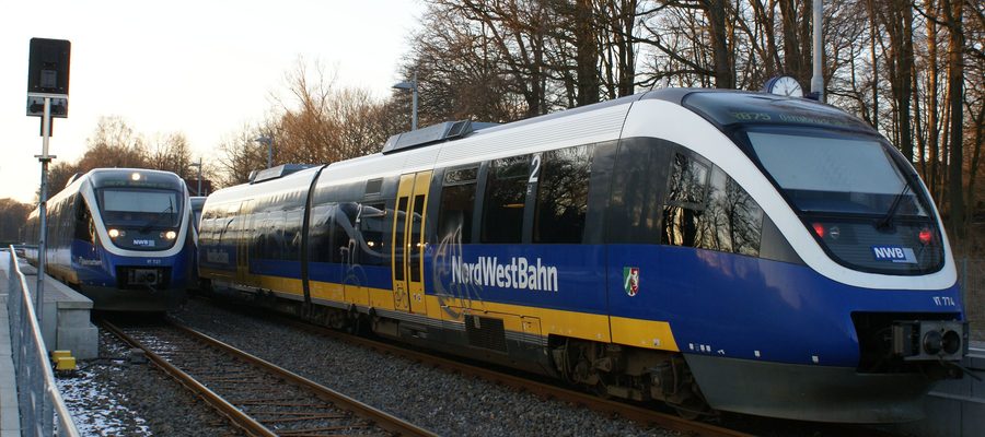 Deux trains de Nordwestbahn à la gare de Wellendorf