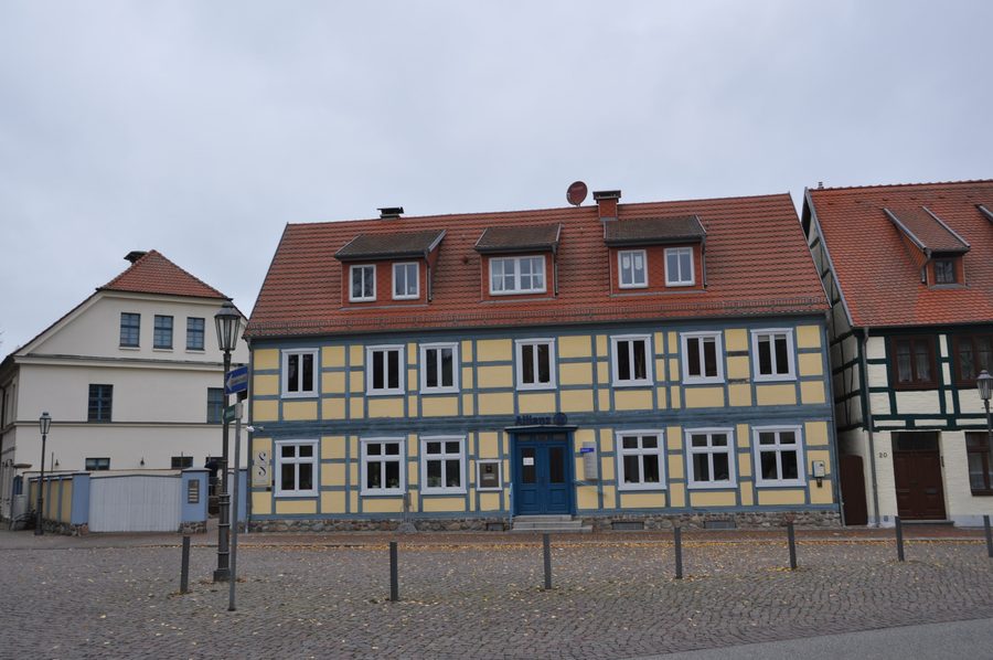 Place de l’église à Röbel/Müritz en Mecklembourg-Poméranie-Occidentale