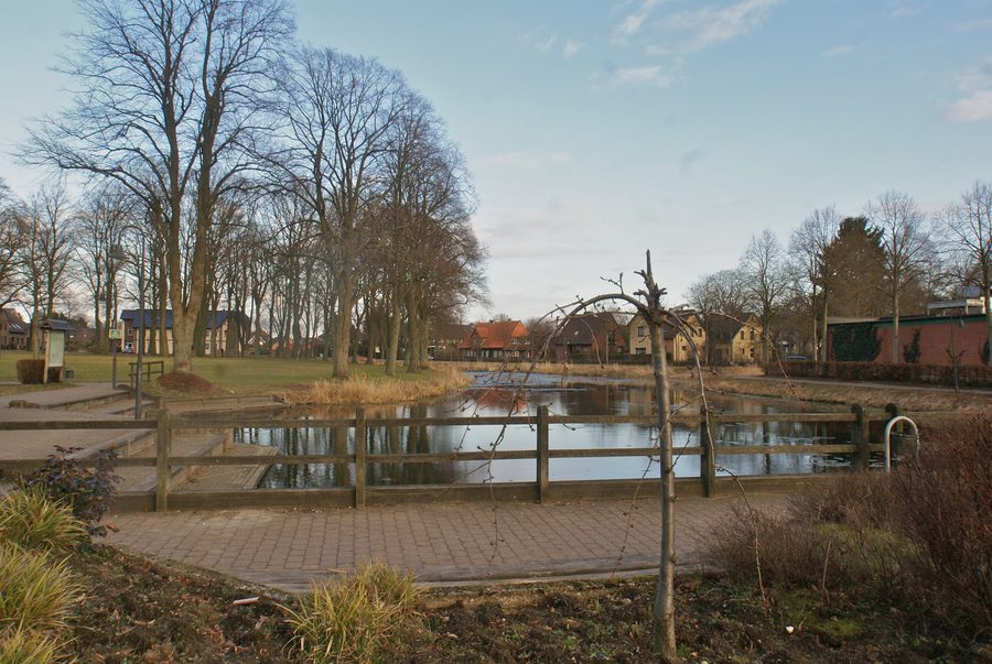 Étang du village à Bargfeld-Stegen dans le district de Stormarn