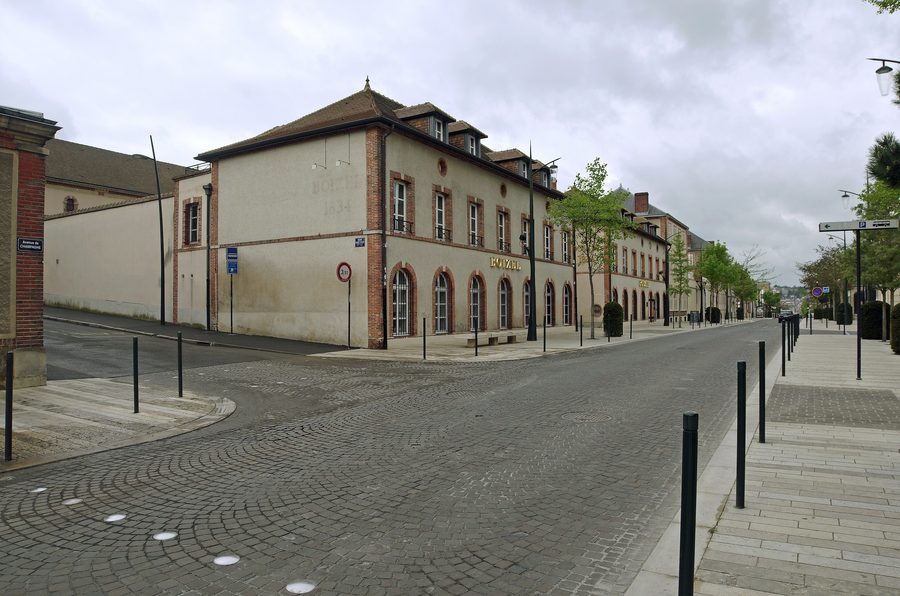 Avenue de Champagne à Épernay dans le département de la Marne