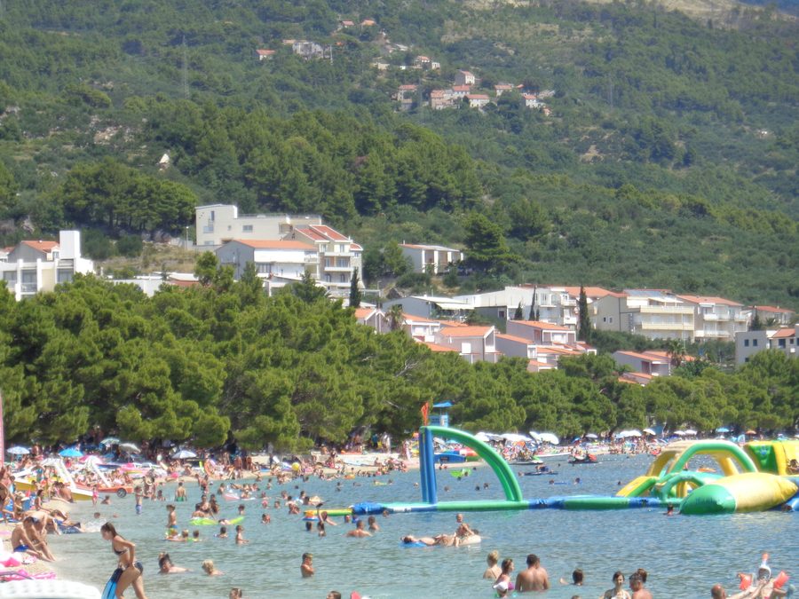 Plage de Slatina à Tučepi sur la côte adriatique